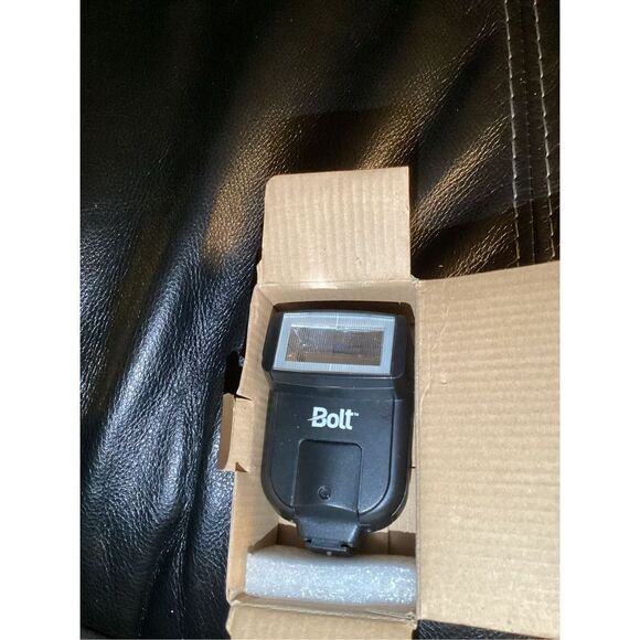 Bolt VS-210 Camera Flash - Picture 3 of 5